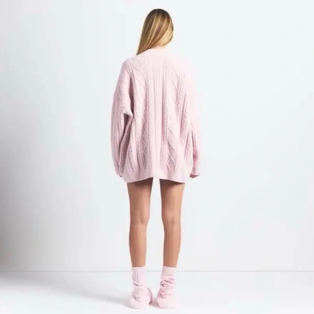 Skims COZY LIGHT OVERSIZED CABLEKNIT CREWNECK PULLOVER - Picture 3 of 10
